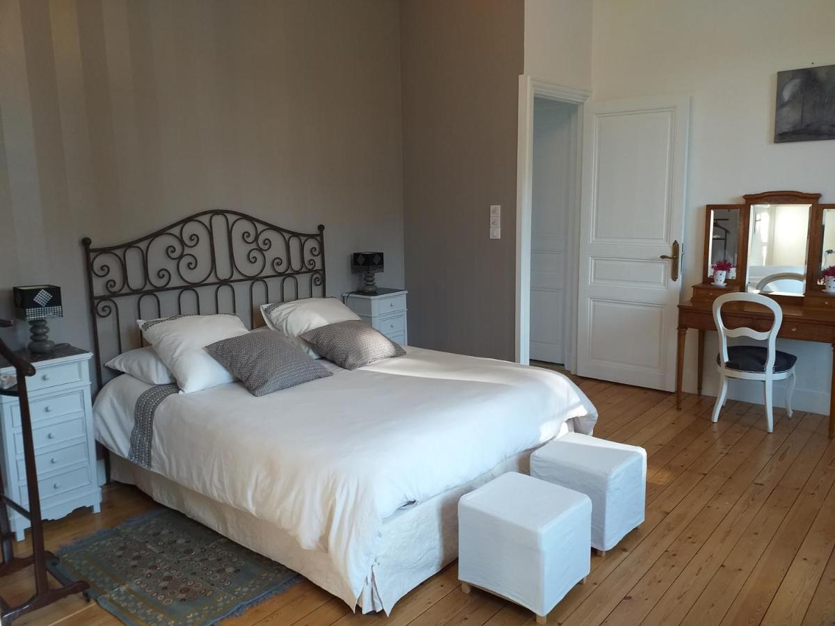 Bed and Breakfast Domaine Berenguer Ouches Екстер'єр фото